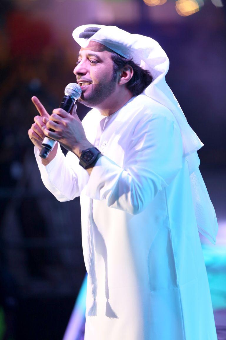 عيضة المنهالي يشعل حفل أبوظبي