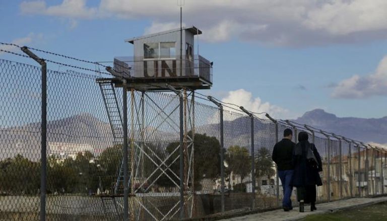 الحدود الفاصلة بين قبرص اليونانية وقبرص التركية سفينة تركية في بحر إيجه