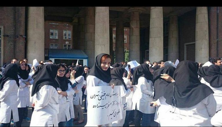 15 مريضا تخدمهم ممرضة واحدة في إيران