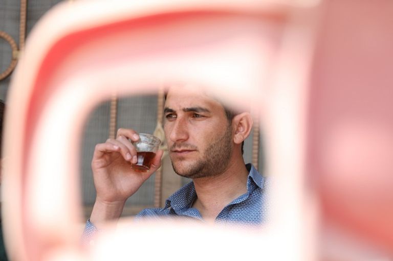 الهجوم الكيماوي حرم اليوسف من زوجته وطفليه و16 فرداً من عائلته-أ.ف.ب