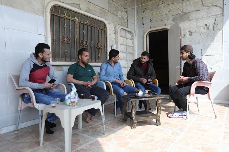 الجوهر واليوسف حرمهما هجوم خان شيخون الكيماوي من عائلتهما- أ.ف.ب