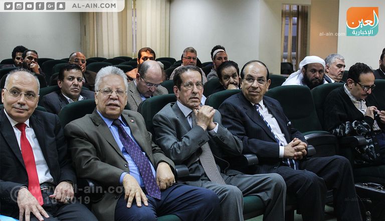 دكتور عبد العزيز المانع مؤلف الكتاب والدكتور محي الدين محسب والدكتور فيصل الحفيان معهد المخطوطات العربية يحتفي بكتاب (على خطى المتنبي)