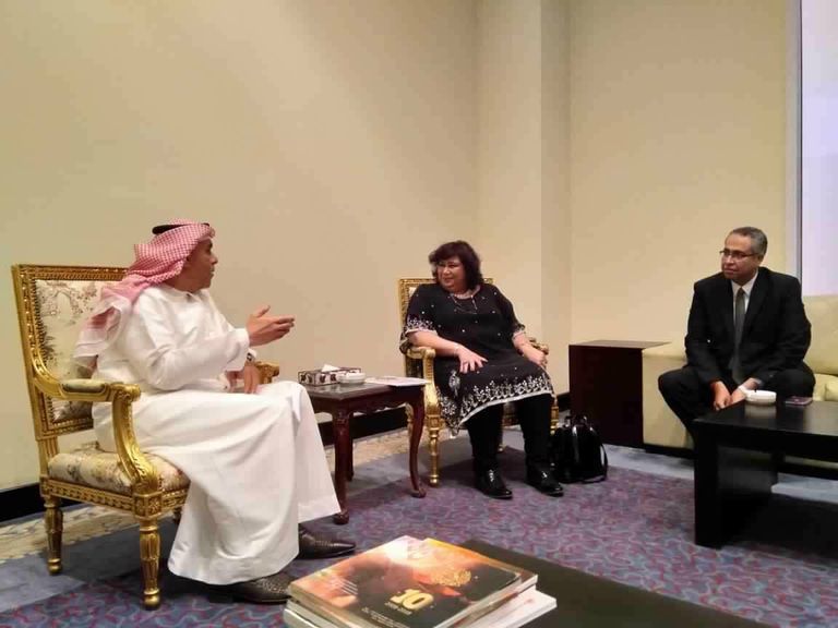 الأمين العام للهيئة العربية للمسرح مع وزيرة الثقافة المصرية