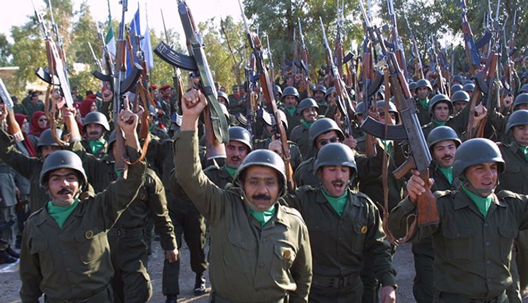 عناصر من منظمة مجاهدي خلق الإيرانية المعارضة جون بولتون في مؤتمر للمعارضة الإيرانية بنيويورك