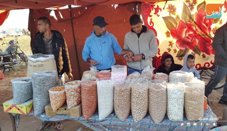 أحد الباعة الجائلين بمخيم خان يونس