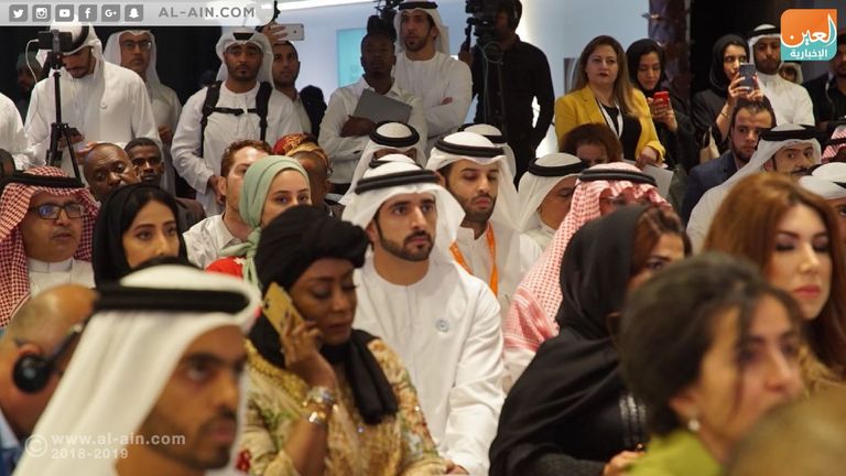 الشيخ حمدان بن محمد خلال الجلسة فهد الشليمي خلال الجلسة