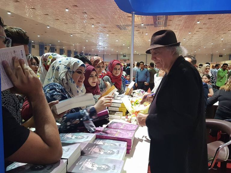 الروائي الجزائري واسيني الأعرج واسيني الأعرج في حفل توقيع بمعرض بغداد للكتاب