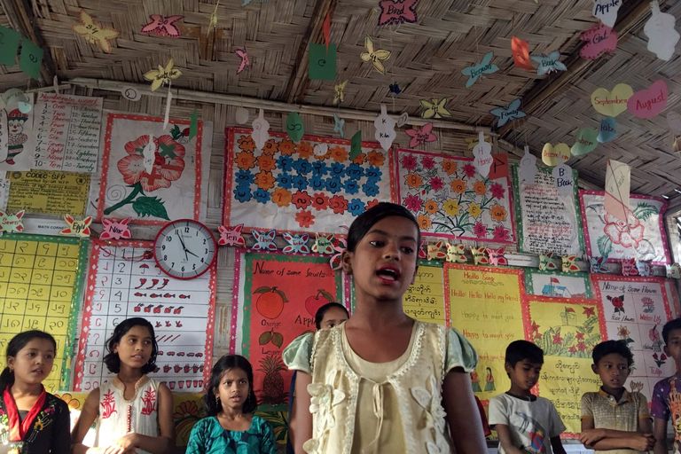 أطفال من الروهينجا جسور من البامبو في مخيمات الروهينجا ببنجلاديش