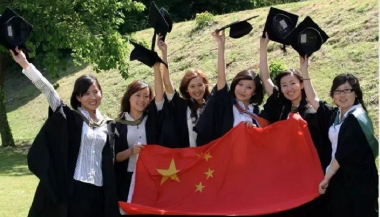  طلاب صينيون يدرسون في الخارج
