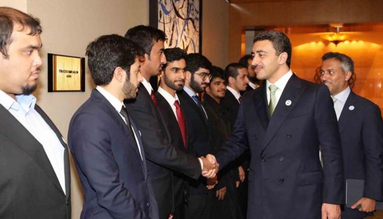 وزير الخارجية والتعاون الدولي الإماراتي يلتقي الطلبة الدارسين في اليابان