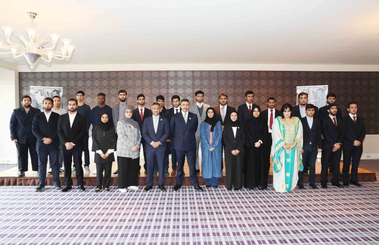 وزير الخارجية والتعاون الدولي الإماراتي يلتقي الطلبة الدارسين في اليابان
