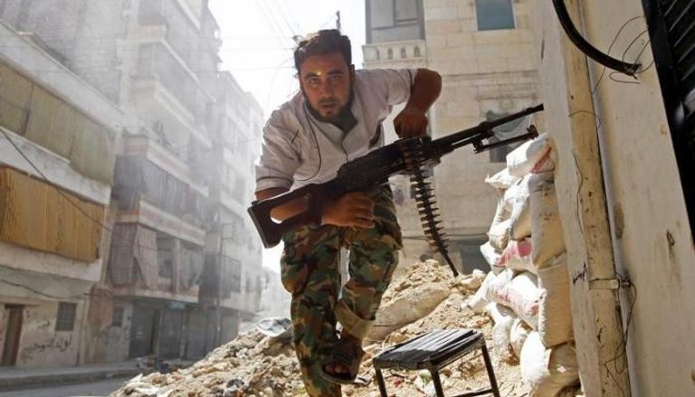 أحد عناصر الفصائل المسلحة بسوريا (أرشيف)