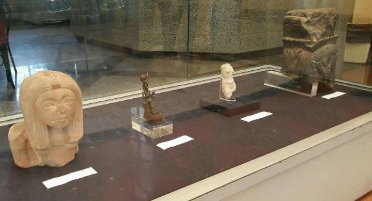 بعض المعروضات في المتحف جانب من معرض أيقونة الجمال عبر العصور بمتحف السويس