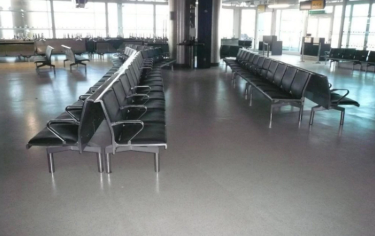 محتويات صالة 1 بمطار هيثرو للبيع بعض محتويات صالة 1 بمطار هيثرو