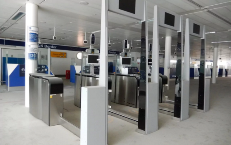 محتويات صالة 1 بمطار هيثرو للبيع بعض محتويات صالة 1 بمطار هيثرو