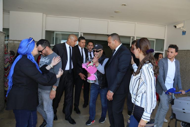 استقبال أحمد السقا بالورود في المغرب