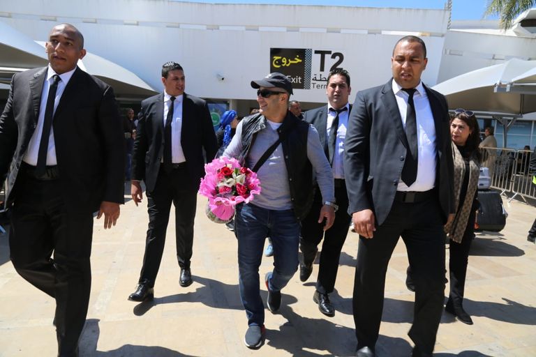 استقبال أحمد السقا بالورود في المغرب