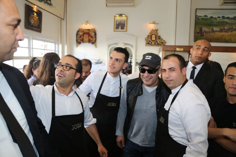 استقبال أحمد السقا بالورود في المغرب