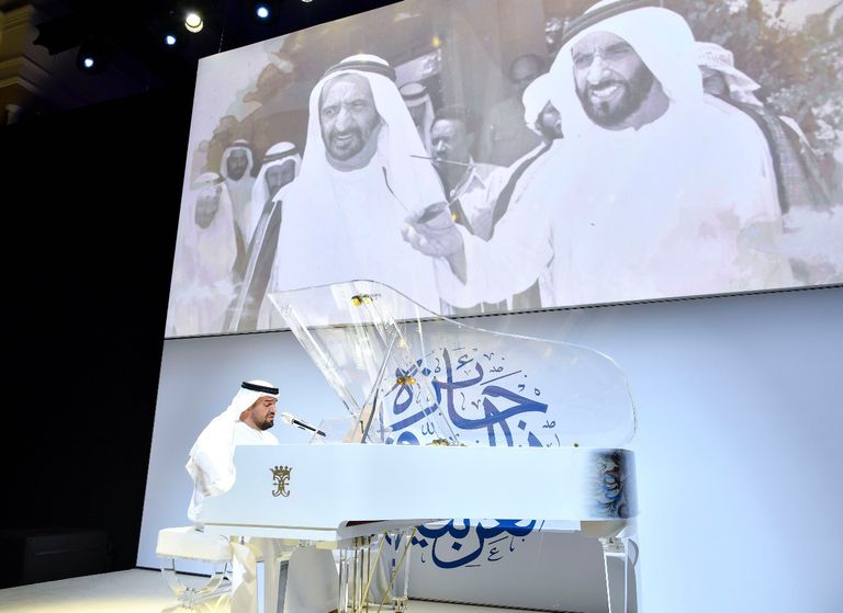 حسين الجسمي يعزف على البيانو ويغني من قصائد الشيخ محمد بن راشد  حسين الجسمي مع الشيخ محمد بن راشد آل مكتوم