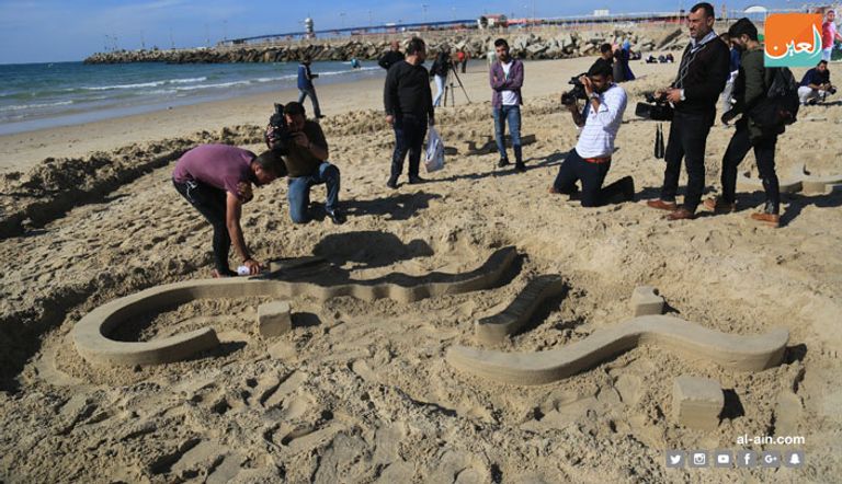 منحوتة حلم الشهيد على رمال غزة