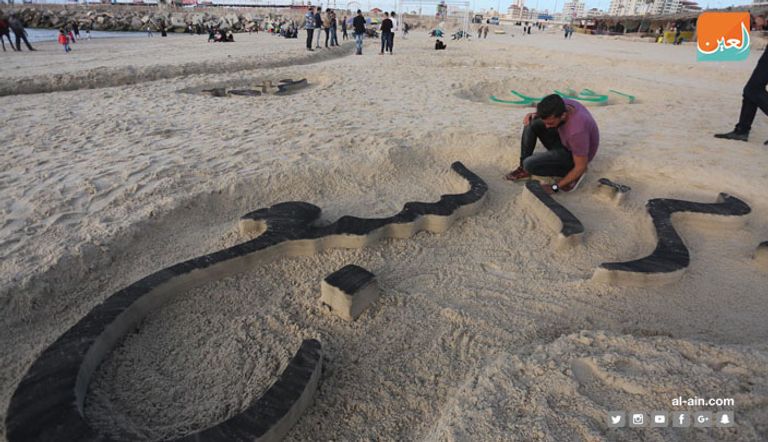 منحوتة حلم الشهيد على رمال غزة