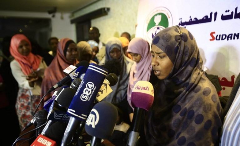 سودانيات داعش في مطار الخرطوم سودانيات داعش في مطار الخرطوم