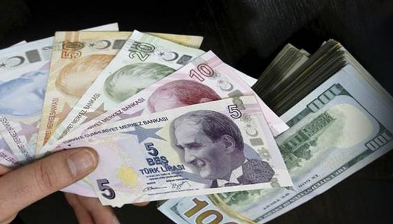 تراجع قياسي لليرة التركية أمام الدولار