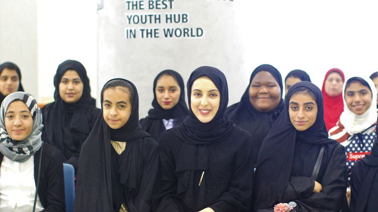 صورة أرشيفية لزيارة الشيخ حمدان بن محمد لمركز الشباب بدبي