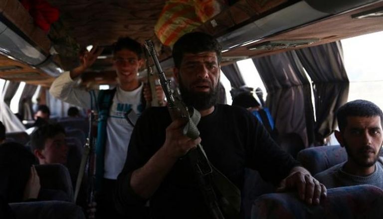 عناصر تابعة لتنظيم جيش الإسلام لدى خروجه من الغوطة الشرقية