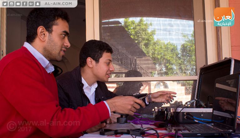 فريق مصري يطوّر من صناعة الغواصات الآلية