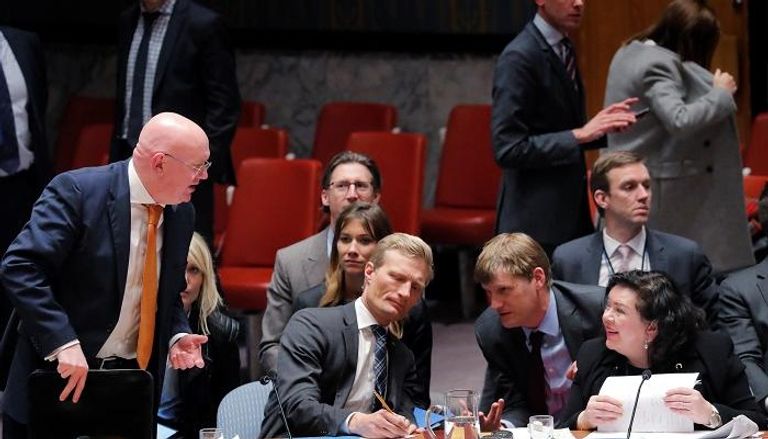 السفير الروسي خلال حديثه مع نظيرته البريطانية في مجلس الأمن- رويترز