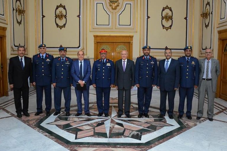 صورة تذكارية للوفد الإماراتي في وزارة الإنتاج الحربي المصرية وزير الإنتاج الحربي المصري يستقبل اللواء البلوشي والوفد الإماراتي