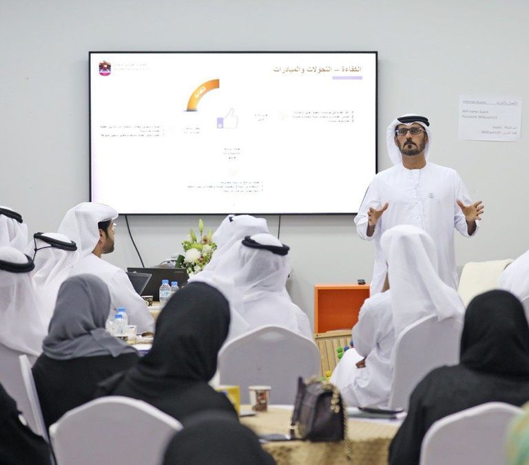 المهندس حسين بن إبراهيم الحمادي وزير التربية والتعليم الإماراتي