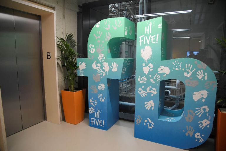 فيسبوك يؤيد الكشف عن هوية طالبي الدعاية السياسية