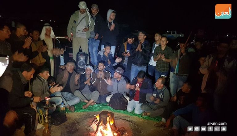 سمر وشواء بالليل في مخيمات العودة بغزة مخيم العودة المقام شرق خان يونس جنوب قطاع غزة