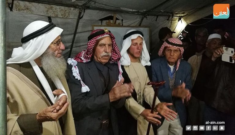 أجواء احتفالية في مخيمات العودة بغزة على أنغام الأغاني التراثية مخيم العودة المقام شرق خان يونس جنوب قطاع غزة