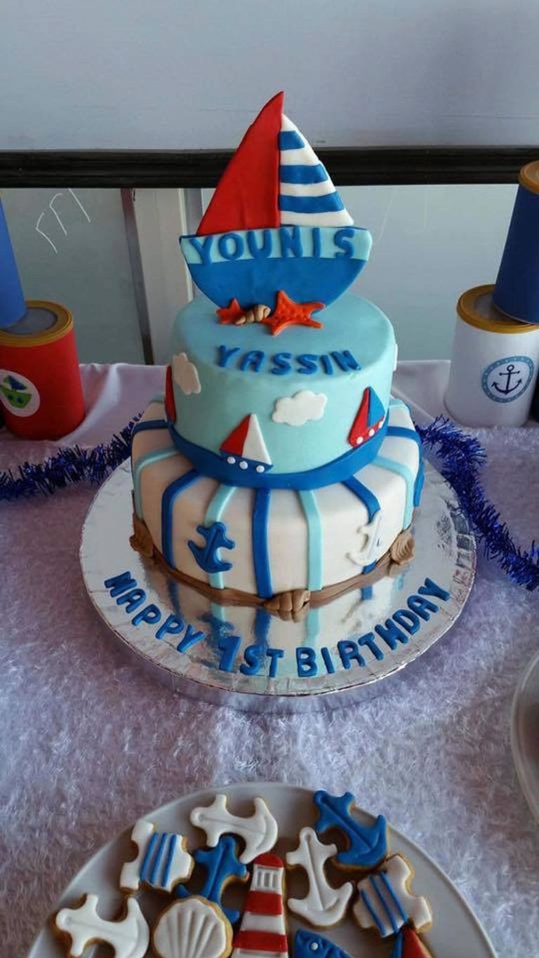 فنانة تشكيلية تصنع من الحلوى لوحات فنية