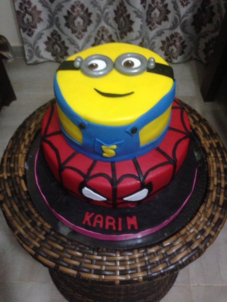 فنانة تشكيلية تصنع من الحلوى لوحات فنية