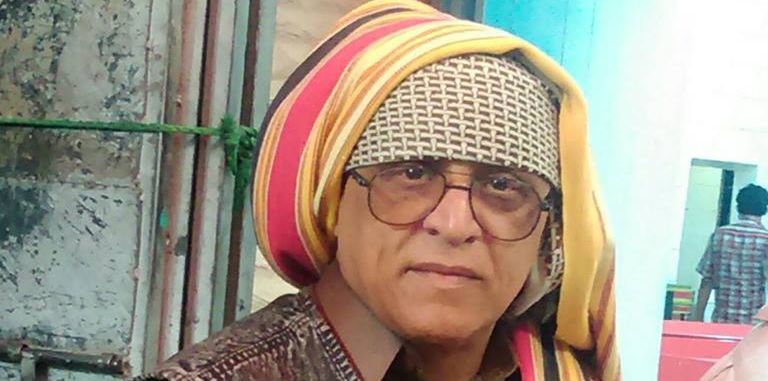 رئيس اتحاد كتاب اليمن يبيع مكتبته ليسدد ديونه