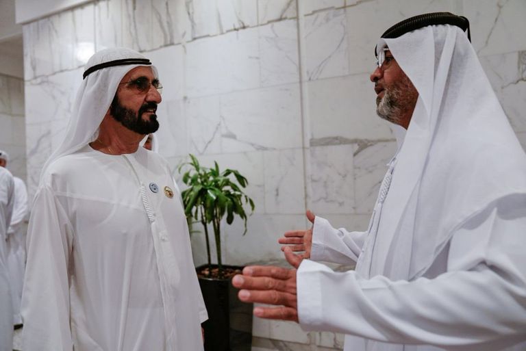 الشيخ محمد بن راشد مع المواطن الإماراتي علي المزروعي