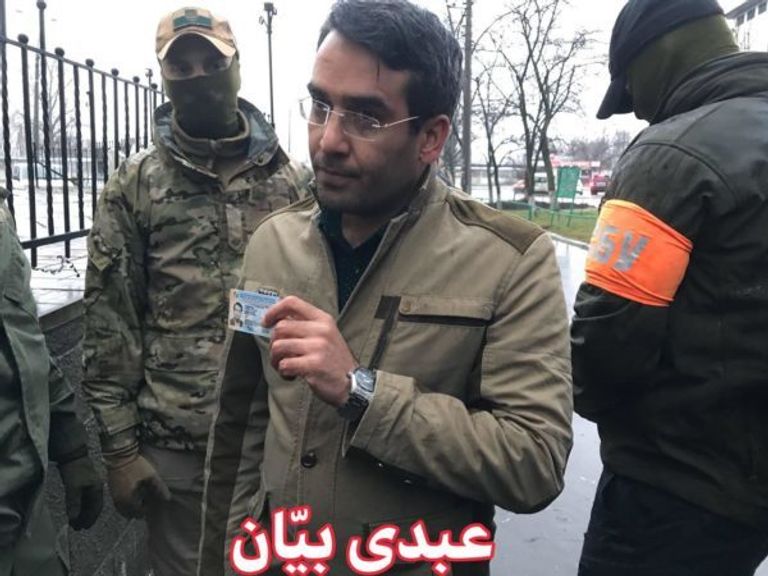 مرشد إيران علي خامنئي وعناصر بالحرس الثوري