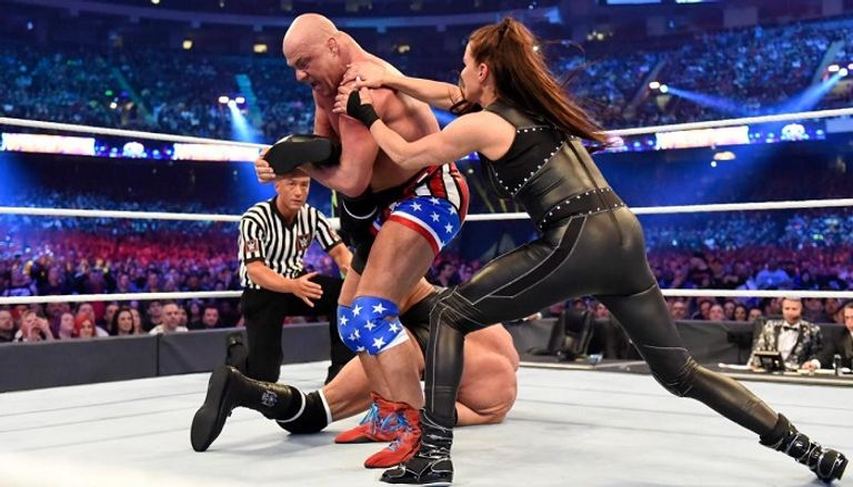 روندا راوزي وكيرت أنجل بعد الفوز