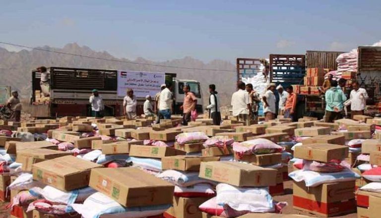 الهلال الأحمر الإماراتي يوزع مساعدات على أهالي كرش في لحج
