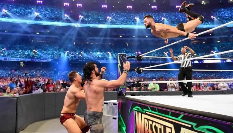 سيث رولينز بعد الفوز ببطولة الإنتركونتيننتال