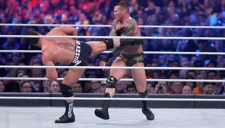 جيندر ماهال يرفع حزام بطولة الولايات المتحدة