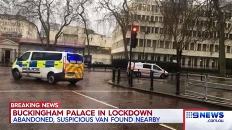 انتشار الشرطة البريطانية حول قصر بكنجهام