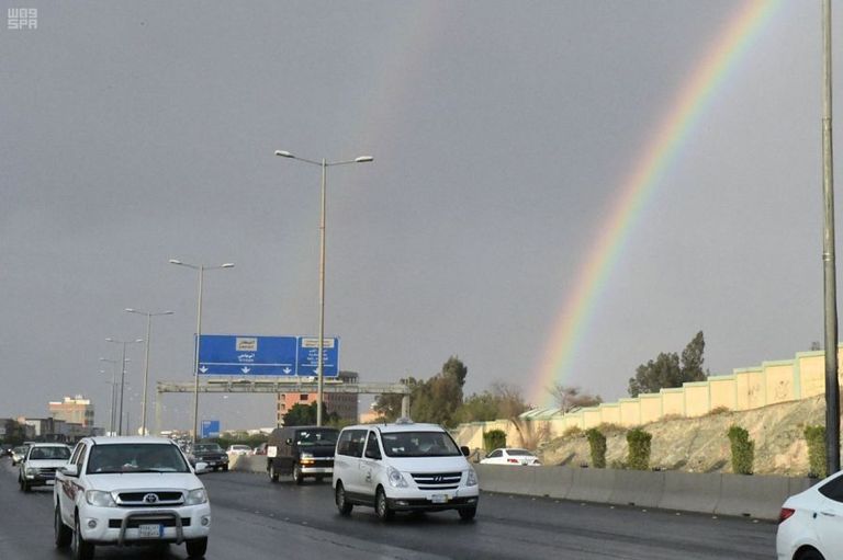 هطول أمطار غزيرة بالسعودية