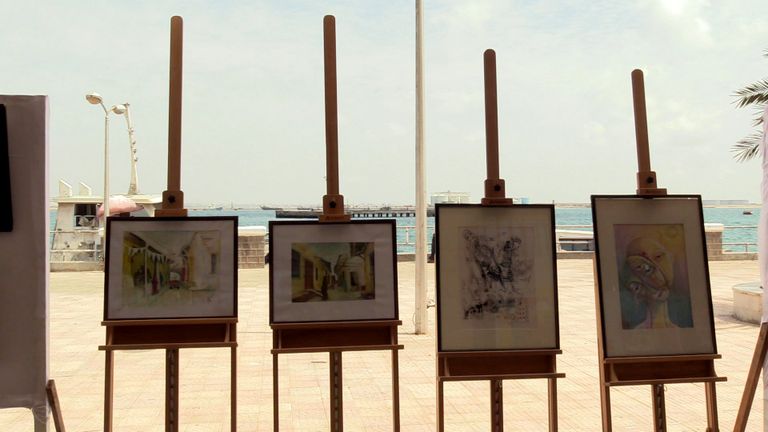 من لوحات المعرض الفني بعدن