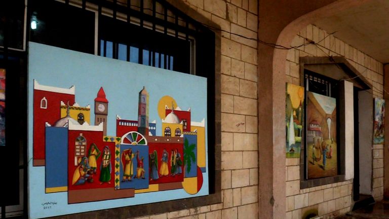 من لوحات المعرض الفني بعدن