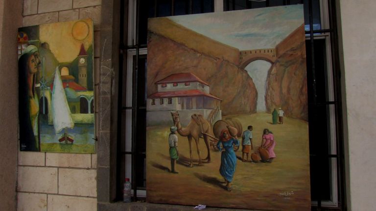 من لوحات المعرض الفني بعدن